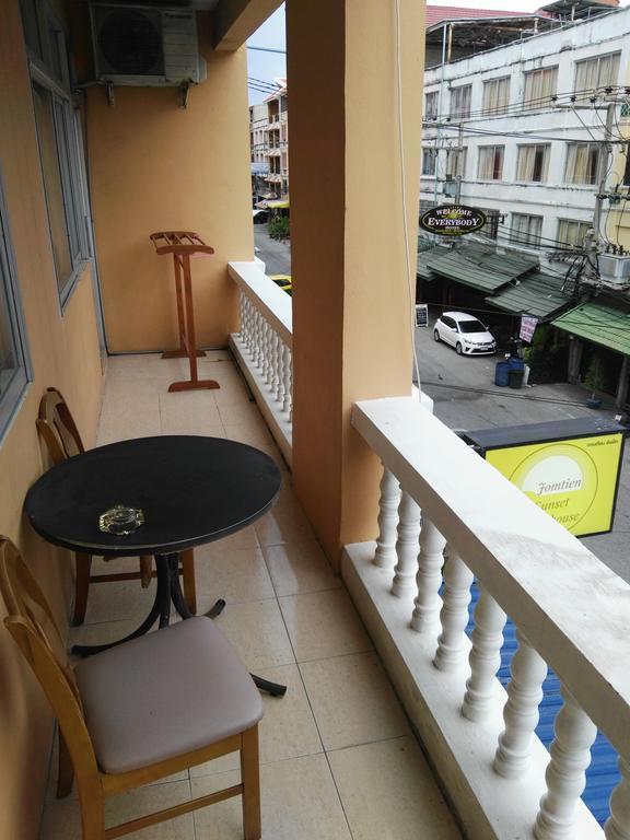 Jomtien Sunset Guesthouse Екстер'єр фото